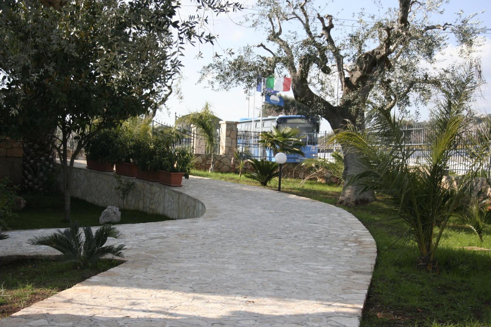 Citta Bianca Country Resort Ostuni Bagian luar foto