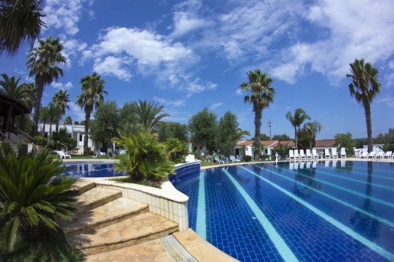 Citta Bianca Country Resort Ostuni Bagian luar foto